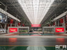 智能制造时代工人的配置 花园工厂和 机器人同事